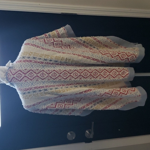 Cabi Love Carol XS/S Boho Fringe Siesta Knit Tassel Fringe Poncho Sweater - Picture 8 of 13